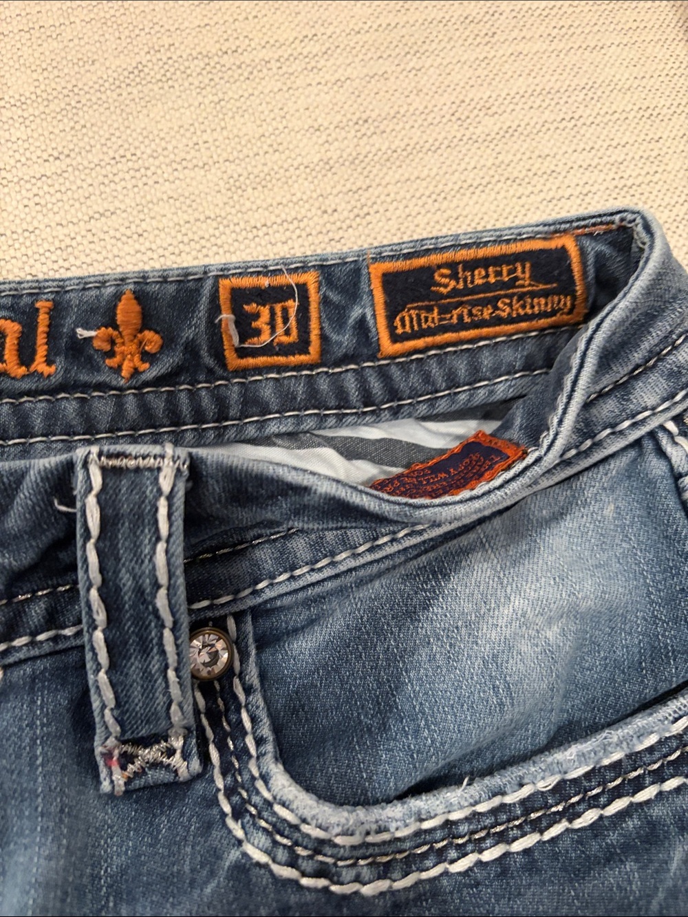 Rock Revival “Sherry” Mid-Rise Faded Light Blue Skinny Jeans Embellished Pockets